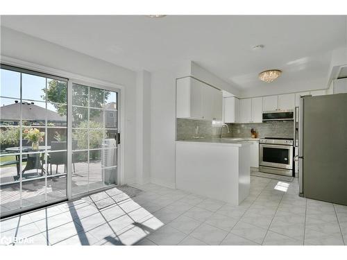 33 Speirs Road, Barrie, ON - Indoor Photo Showing Kitchen