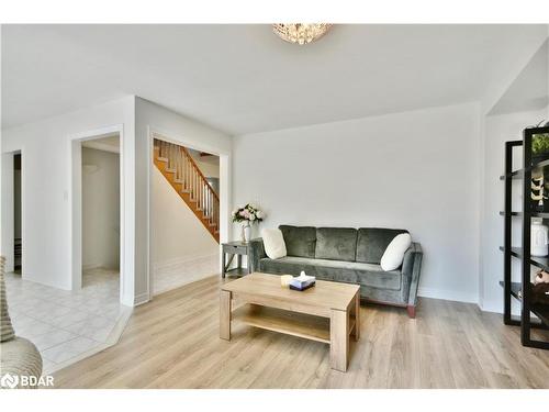 33 Speirs Road, Barrie, ON - Indoor Photo Showing Living Room