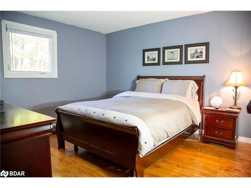 62 Knox Road W, Wasaga Beach, ON - Indoor Photo Showing Bedroom