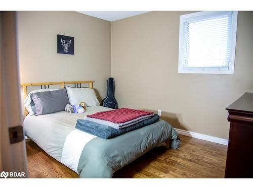 62 Knox Road W, Wasaga Beach, ON - Indoor Photo Showing Bedroom