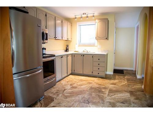 62 Knox Road W, Wasaga Beach, ON - Indoor Photo Showing Kitchen