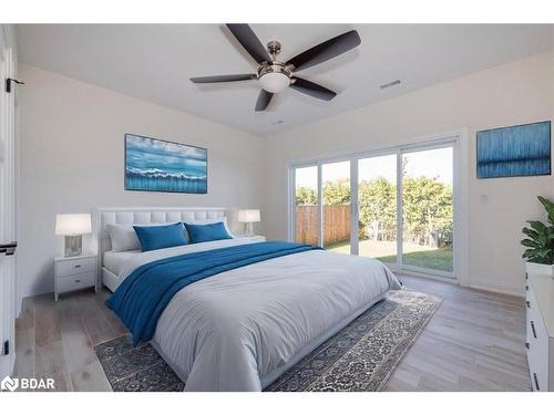 1114 Stoney Point Road, Lefroy, ON - Indoor Photo Showing Bedroom