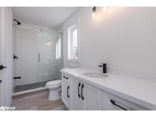 1114 Stoney Point Road, Lefroy, ON - Indoor Photo Showing Bathroom