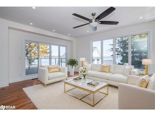 1114 Stoney Point Road, Lefroy, ON - Indoor Photo Showing Living Room