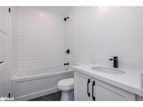 1114 Stoney Point Road, Lefroy, ON - Indoor Photo Showing Bathroom