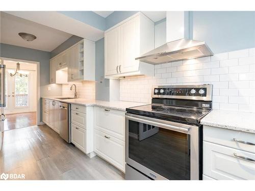 5 Vanity Court, Toronto, ON - Indoor Photo Showing Kitchen With Upgraded Kitchen