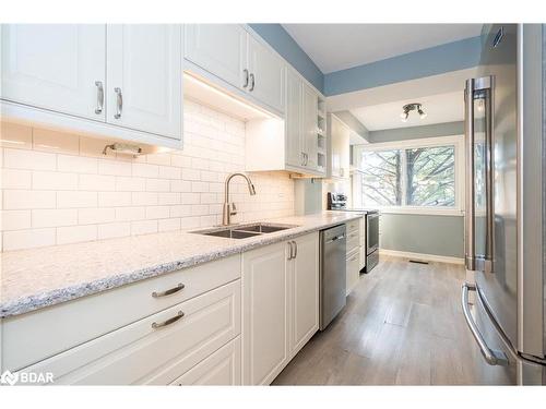 5 Vanity Court, Toronto, ON - Indoor Photo Showing Kitchen With Double Sink With Upgraded Kitchen