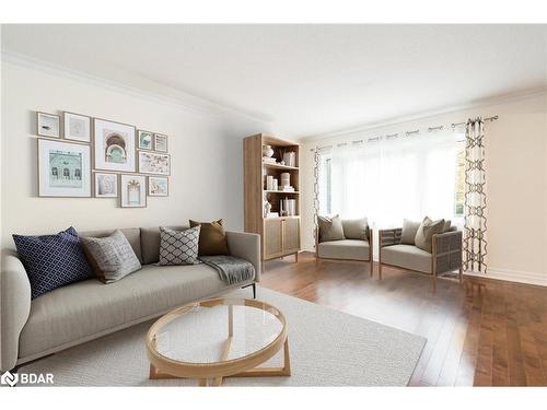 5 Vanity Court, Toronto, ON - Indoor Photo Showing Living Room