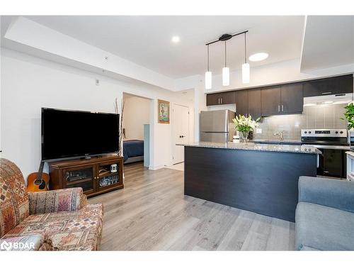 310-10 Culinary Lane, Barrie, ON - Indoor Photo Showing Kitchen With Upgraded Kitchen