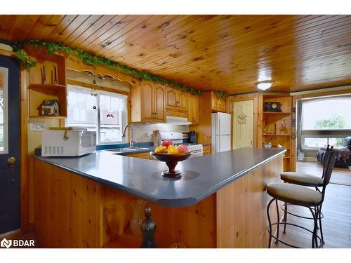 5632 Penetanguishene Road, Elmvale, ON - Indoor Photo Showing Kitchen