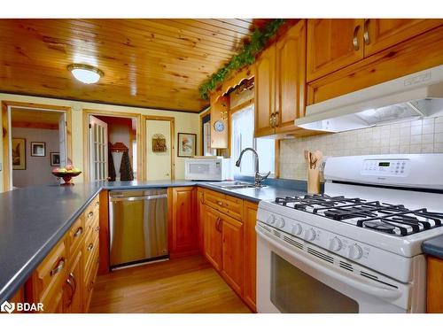 5632 Penetanguishene Road, Elmvale, ON - Indoor Photo Showing Kitchen