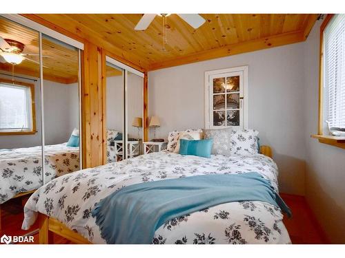 5632 Penetanguishene Road, Elmvale, ON - Indoor Photo Showing Bedroom