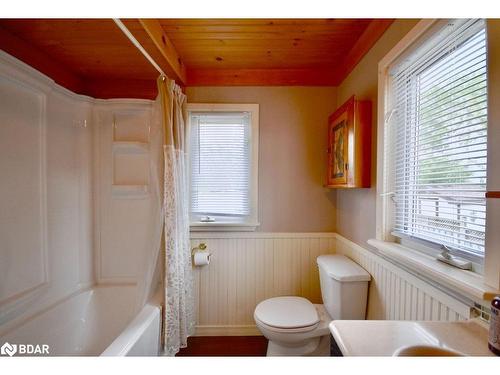 5632 Penetanguishene Road, Elmvale, ON - Indoor Photo Showing Bathroom