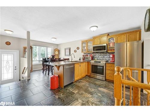 57 Downing Crescent, Barrie, ON - Indoor Photo Showing Kitchen