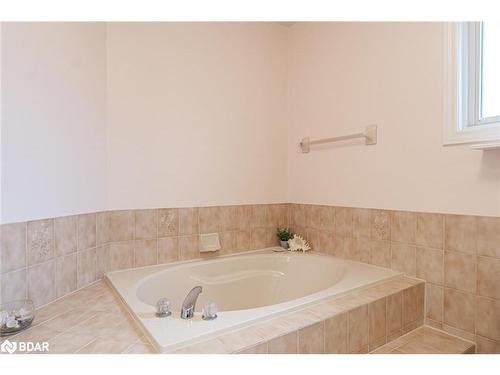 103 Browning Trail, Barrie, ON - Indoor Photo Showing Bathroom