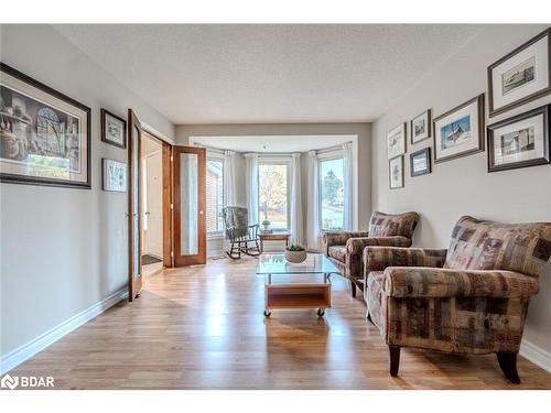 103 Browning Trail, Barrie, ON - Indoor Photo Showing Living Room