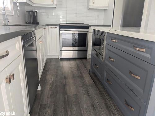 3 Beverly Street, Elmvale, ON - Indoor Photo Showing Kitchen With Upgraded Kitchen