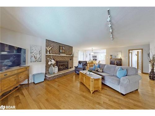 121 Queen Street Street, Fenelon Falls, ON - Indoor Photo Showing Living Room With Fireplace