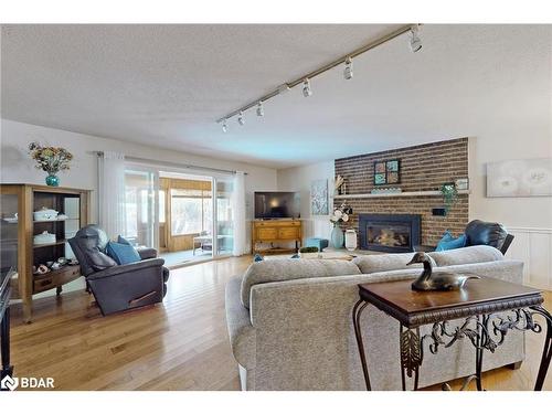 121 Queen Street Street, Fenelon Falls, ON - Indoor Photo Showing Living Room With Fireplace