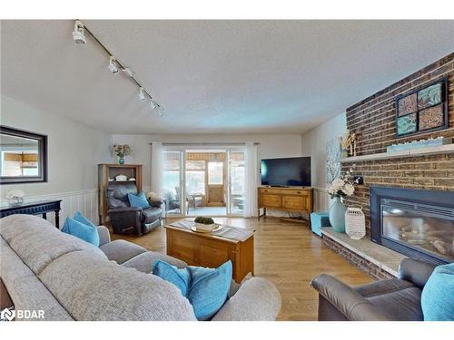 121 Queen Street Street, Fenelon Falls, ON - Indoor Photo Showing Living Room With Fireplace