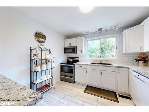 121 Queen Street Street, Fenelon Falls, ON - Indoor Photo Showing Kitchen