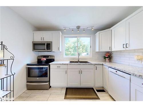 121 Queen Street Street, Fenelon Falls, ON - Indoor Photo Showing Kitchen