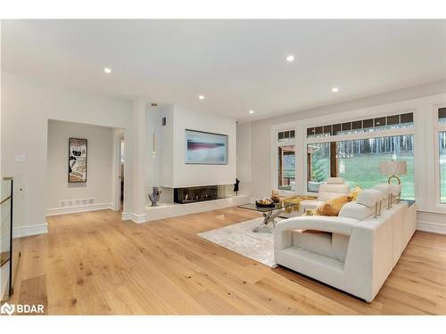 855 Shoreview Drive, Innisfil, ON - Indoor Photo Showing Living Room