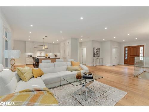 855 Shoreview Drive, Innisfil, ON - Indoor Photo Showing Living Room