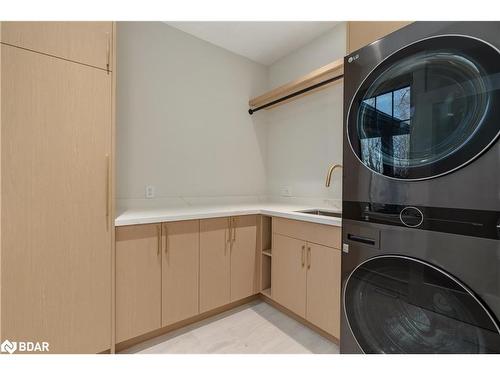 855 Shoreview Drive, Innisfil, ON - Indoor Photo Showing Laundry Room