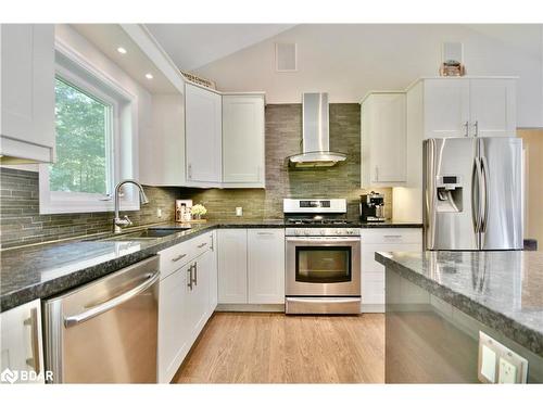 16 Macedonia Circle, Tiny, ON - Indoor Photo Showing Kitchen With Upgraded Kitchen