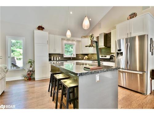 16 Macedonia Circle, Tiny, ON - Indoor Photo Showing Kitchen With Upgraded Kitchen