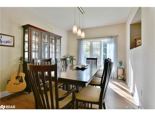 16 Macedonia Circle, Tiny, ON - Indoor Photo Showing Dining Room