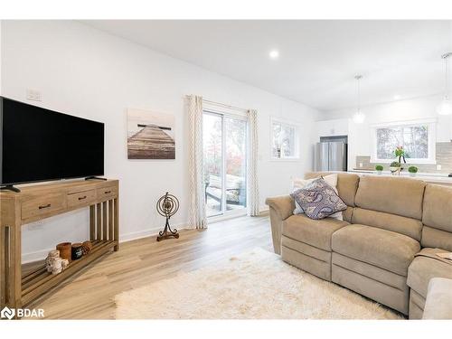 40 Port Severn Road N, Port Severn, ON - Indoor Photo Showing Living Room