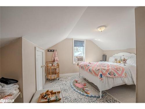 131 Sanford Street, Barrie, ON - Indoor Photo Showing Bedroom