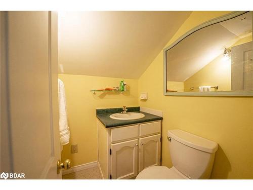 131 Sanford Street, Barrie, ON - Indoor Photo Showing Bathroom