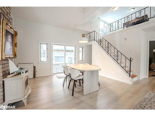 131 Sanford Street, Barrie, ON - Indoor Photo Showing Dining Room