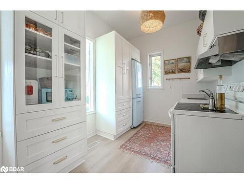 131 Sanford Street, Barrie, ON - Indoor Photo Showing Laundry Room