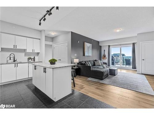 603-306 Essa Road, Barrie, ON - Indoor Photo Showing Kitchen