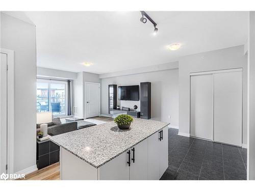 603-306 Essa Road, Barrie, ON - Indoor Photo Showing Kitchen