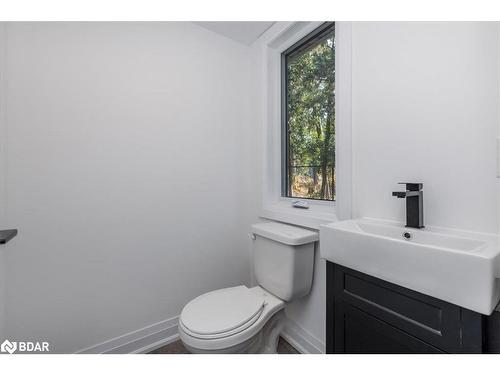 1117 Stoney Point Road, Lefroy, ON - Indoor Photo Showing Bathroom