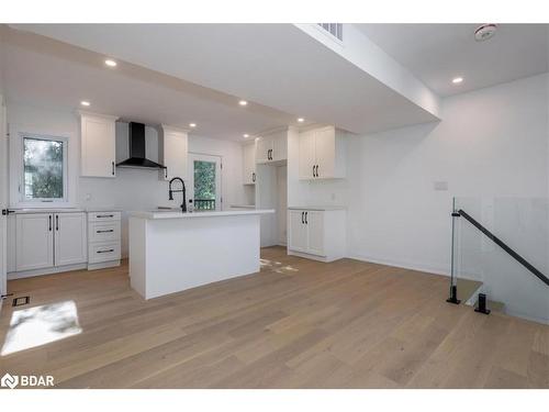 1117 Stoney Point Road, Lefroy, ON - Indoor Photo Showing Kitchen