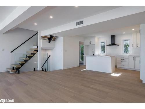 1117 Stoney Point Road, Lefroy, ON - Indoor Photo Showing Kitchen