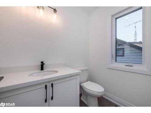 1117 Stoney Point Road, Lefroy, ON - Indoor Photo Showing Bathroom