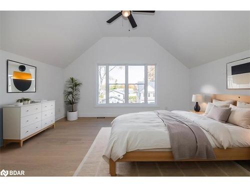 1117 Stoney Point Road, Lefroy, ON - Indoor Photo Showing Bedroom