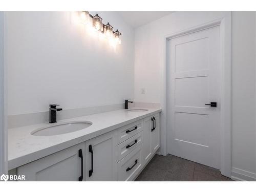 1117 Stoney Point Road, Lefroy, ON - Indoor Photo Showing Bathroom