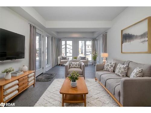 1117 Stoney Point Road, Lefroy, ON - Indoor Photo Showing Living Room