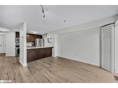 28 Monarchy Street, Barrie, ON - Indoor Photo Showing Kitchen