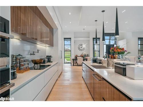 2761 Lockhart Road, Innisfil, ON - Indoor Photo Showing Kitchen With Upgraded Kitchen