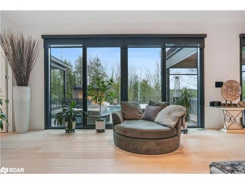 2761 Lockhart Road, Innisfil, ON - Indoor Photo Showing Living Room