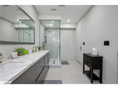 2761 Lockhart Road, Innisfil, ON - Indoor Photo Showing Bathroom